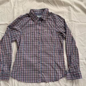 Size M Columbia, button-down shirt, in shades of blue-gray with peach